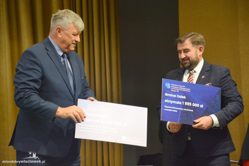 Czeki z Rządowego Programu Inwestycji Strategicznych