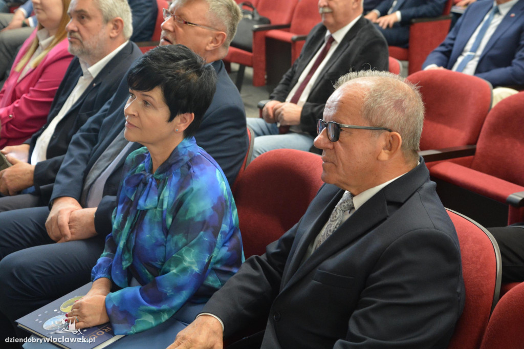 Czeki z Rządowego Programu Inwestycji Strategicznych
