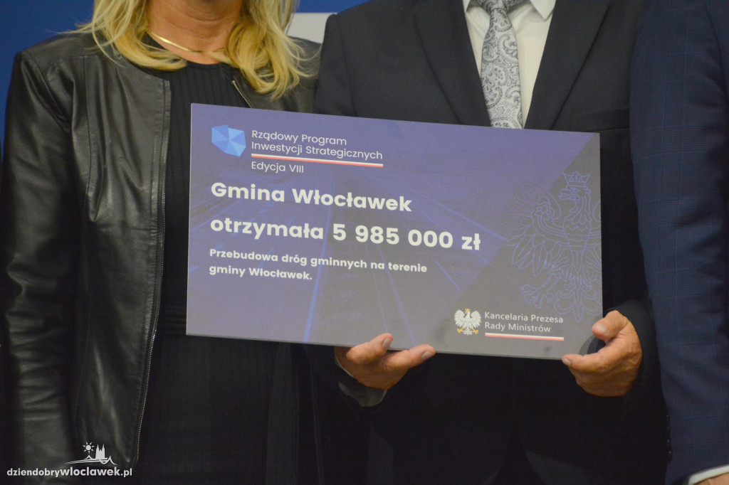 Czeki z Rządowego Programu Inwestycji Strategicznych