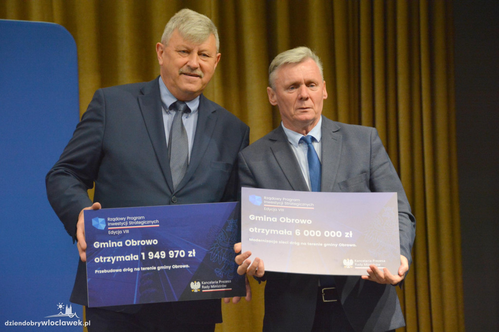 Czeki z Rządowego Programu Inwestycji Strategicznych