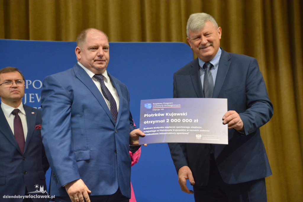 Czeki z Rządowego Programu Inwestycji Strategicznych