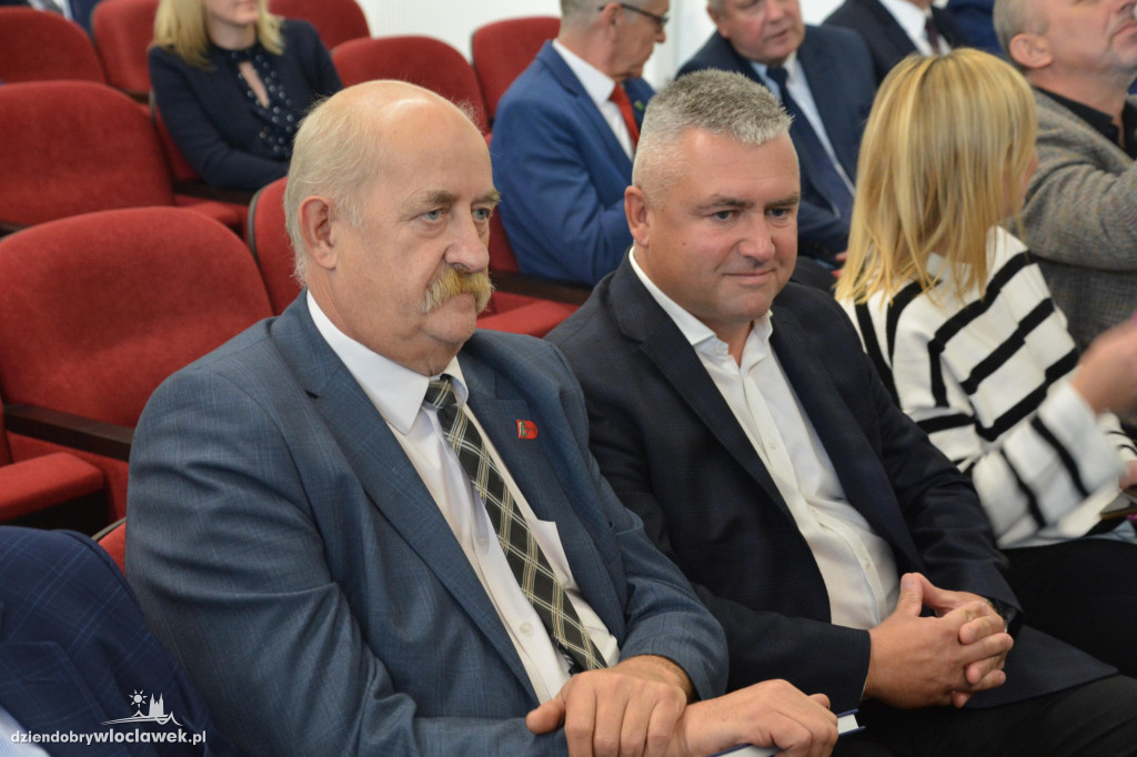 Czeki z Rządowego Programu Inwestycji Strategicznych