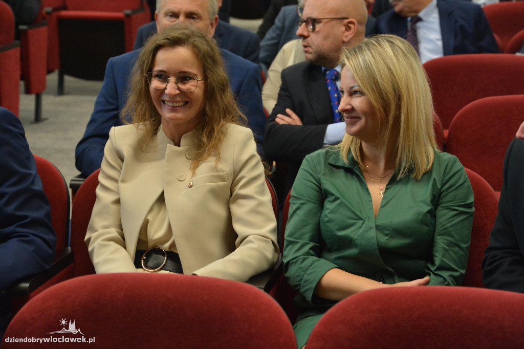 Czeki z Rządowego Programu Inwestycji Strategicznych