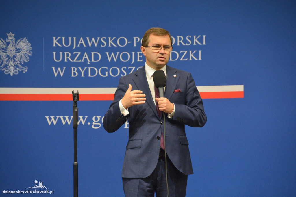 Czeki z Rządowego Programu Inwestycji Strategicznych