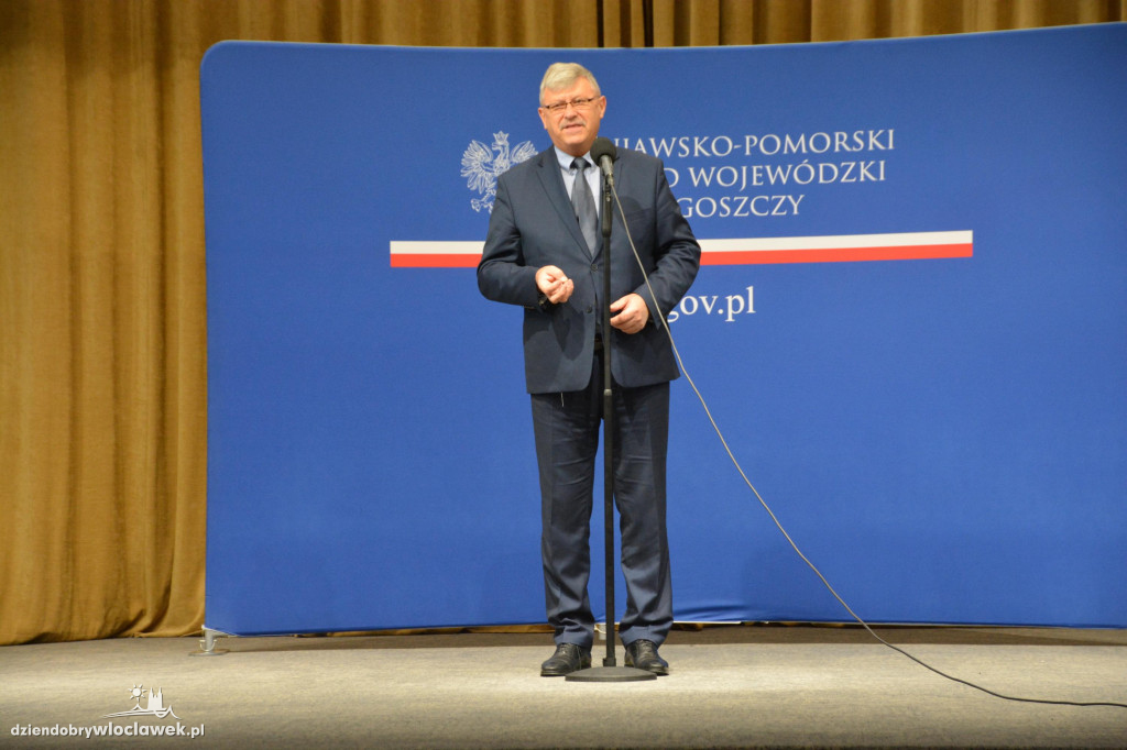 Czeki z Rządowego Programu Inwestycji Strategicznych