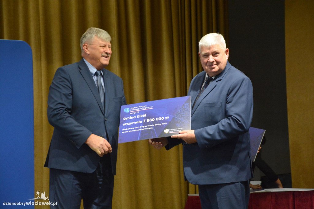 Czeki z Rządowego Programu Inwestycji Strategicznych