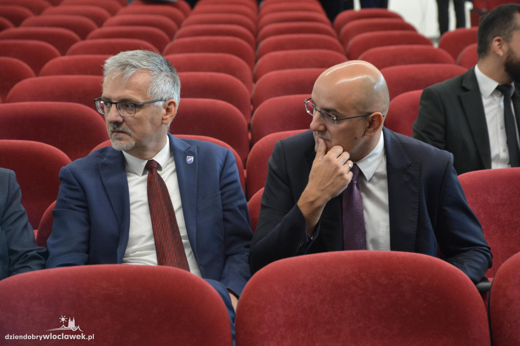 Czeki z Rządowego Programu Inwestycji Strategicznych