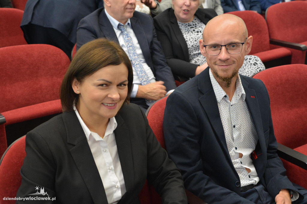 Czeki z Rządowego Programu Inwestycji Strategicznych