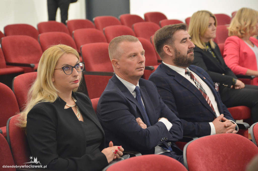 Czeki z Rządowego Programu Inwestycji Strategicznych