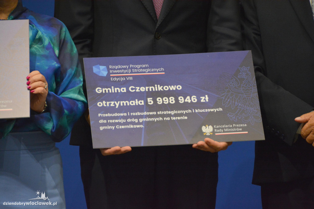 Czeki z Rządowego Programu Inwestycji Strategicznych