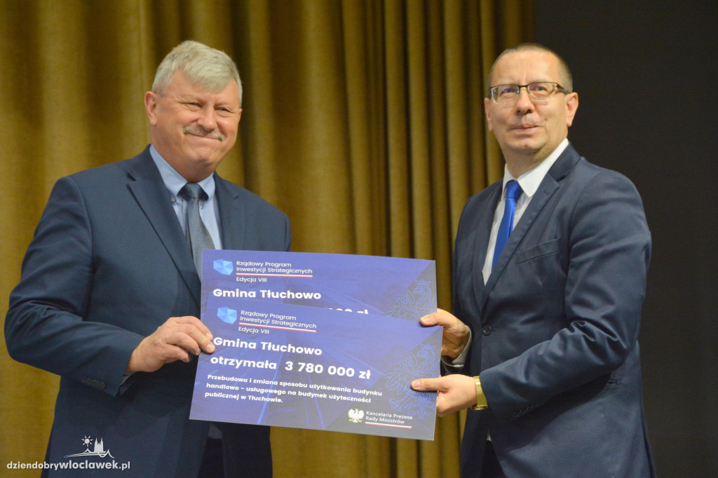 Czeki z Rządowego Programu Inwestycji Strategicznych