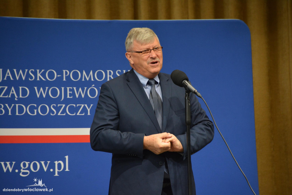 Czeki z Rządowego Programu Inwestycji Strategicznych