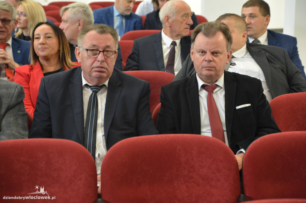 Czeki z Rządowego Programu Inwestycji Strategicznych