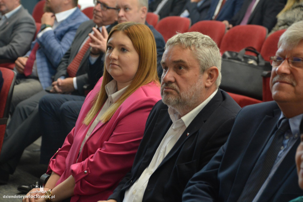 Czeki z Rządowego Programu Inwestycji Strategicznych