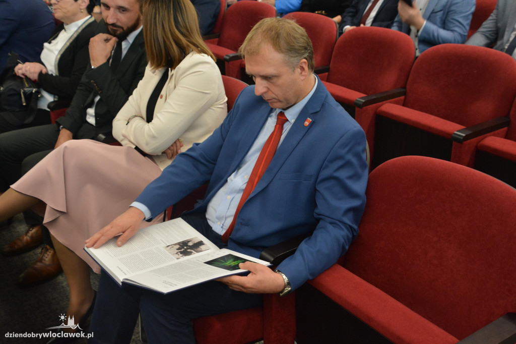 Czeki z Rządowego Programu Inwestycji Strategicznych