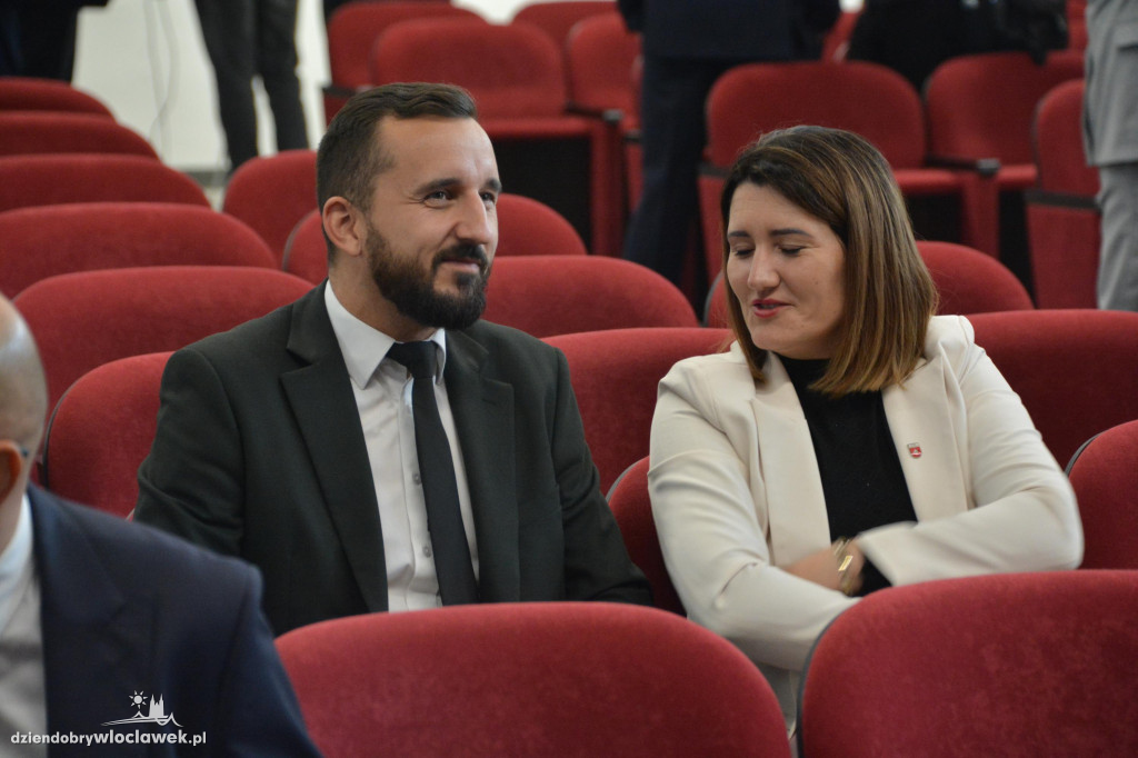 Czeki z Rządowego Programu Inwestycji Strategicznych