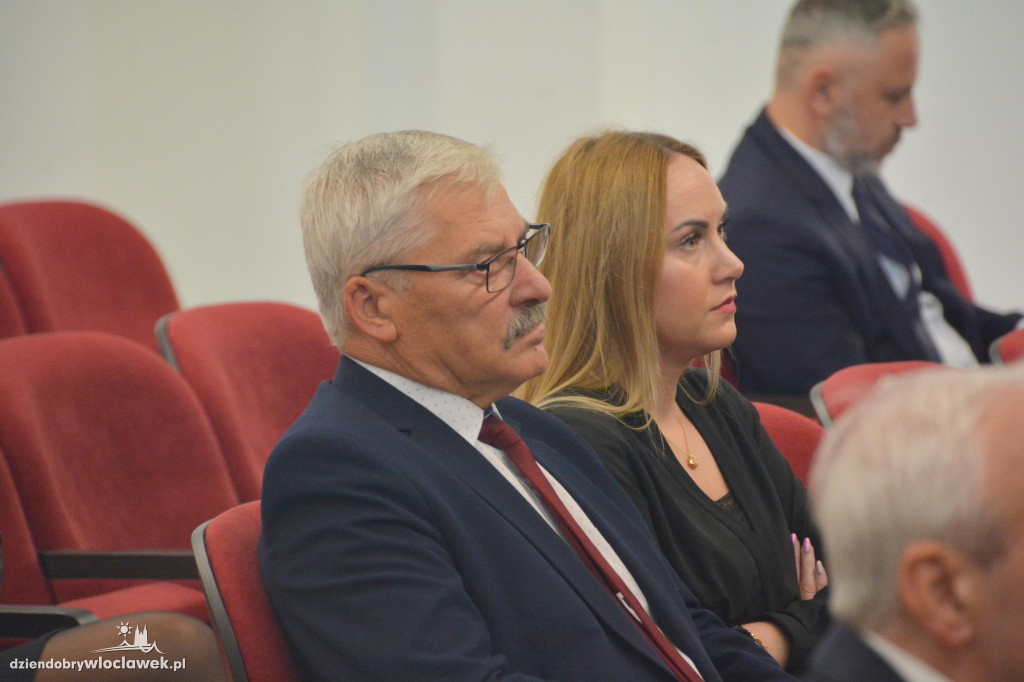 Czeki z Rządowego Programu Inwestycji Strategicznych