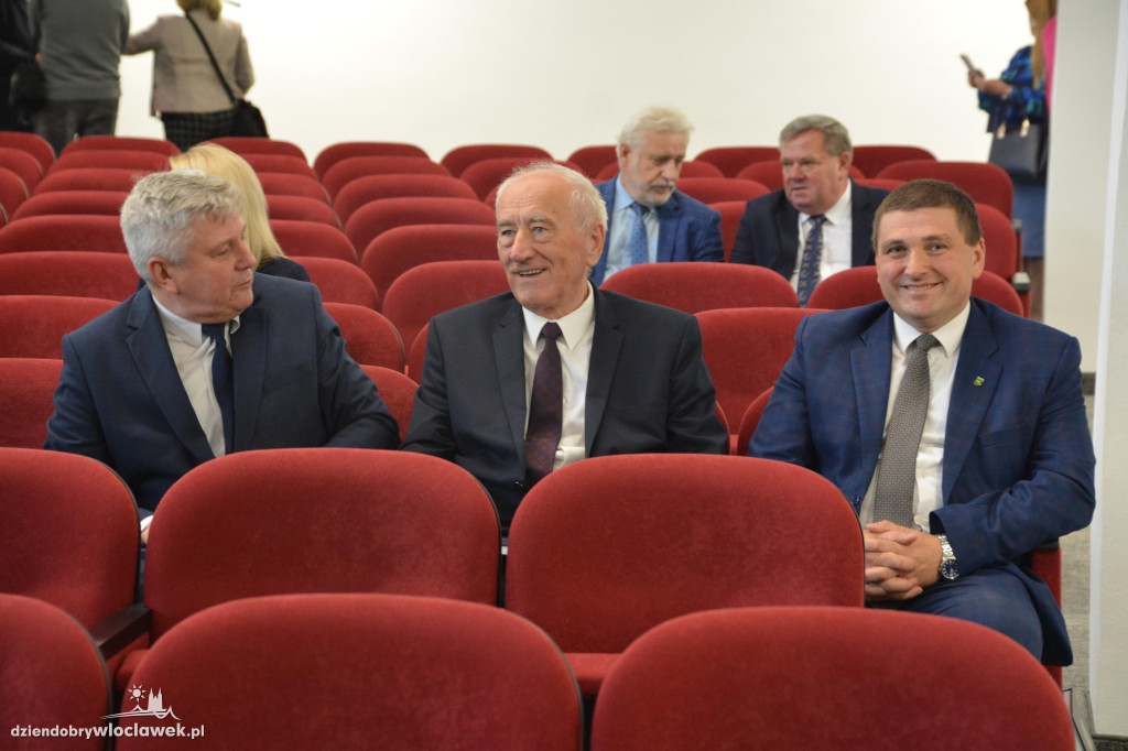 Czeki z Rządowego Programu Inwestycji Strategicznych