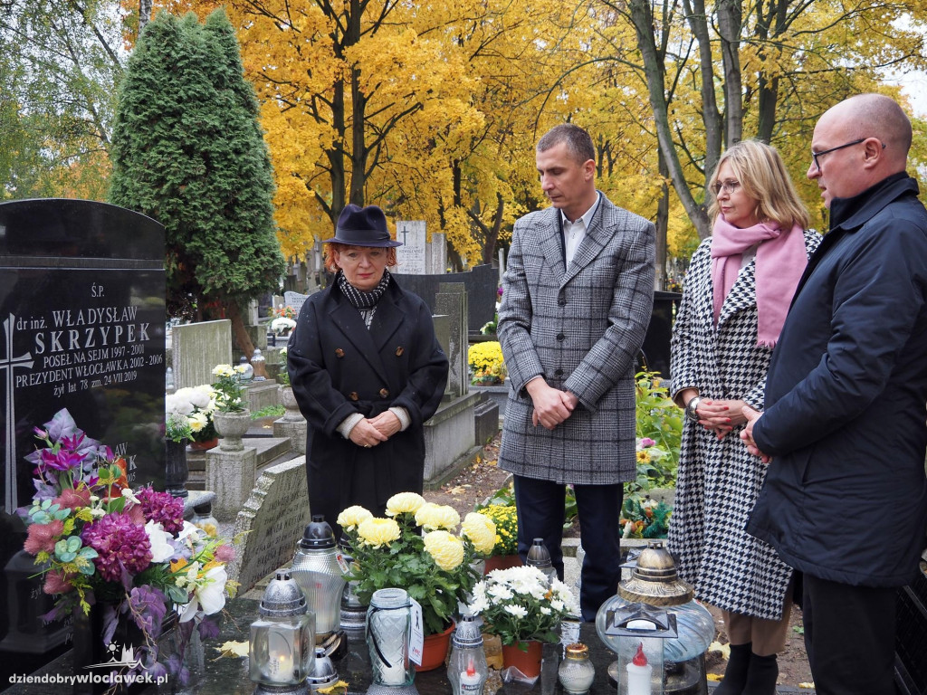 Władze miasta na grobach zasłużonych włocławian