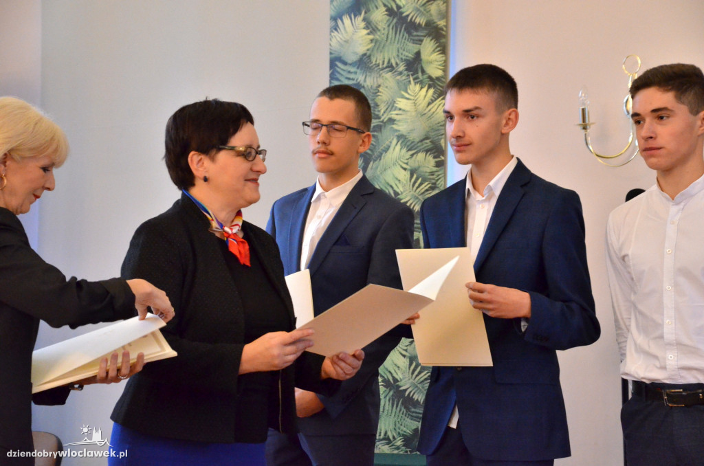 Wręczenie stypendiów Premiera oraz MEN w LZK