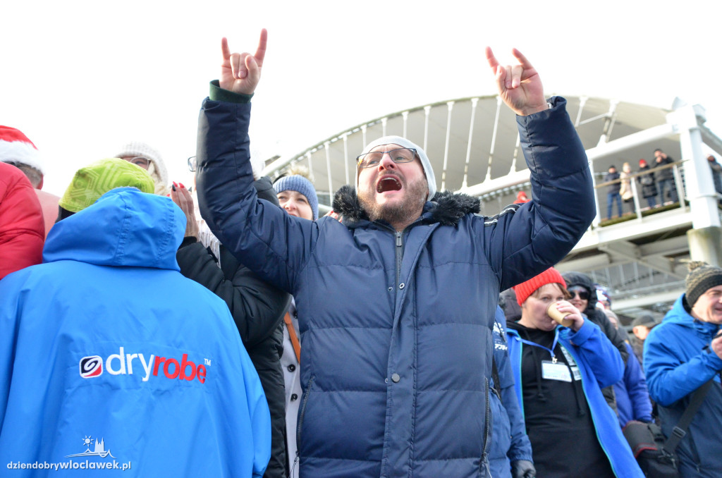 Morsy z całej Polski przepływają Wisłę