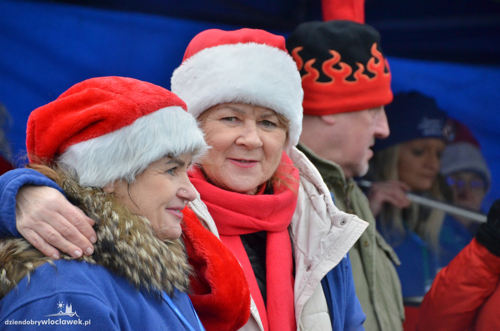 Morsy z całej Polski przepływają Wisłę