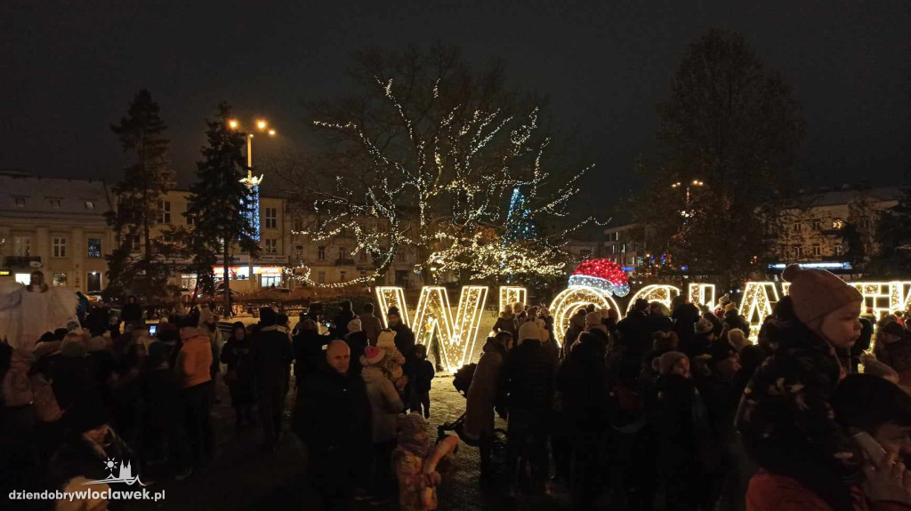 We Włocławku rozbłyska świąteczna iluminacja