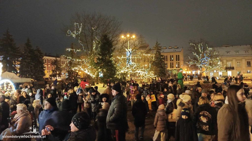 We Włocławku rozbłyska świąteczna iluminacja