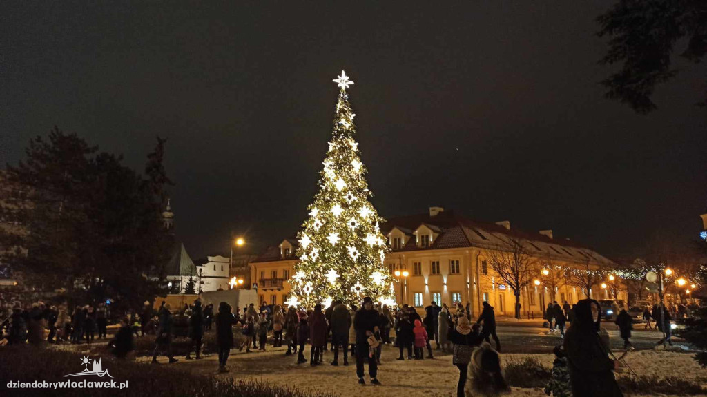 We Włocławku rozbłyska świąteczna iluminacja