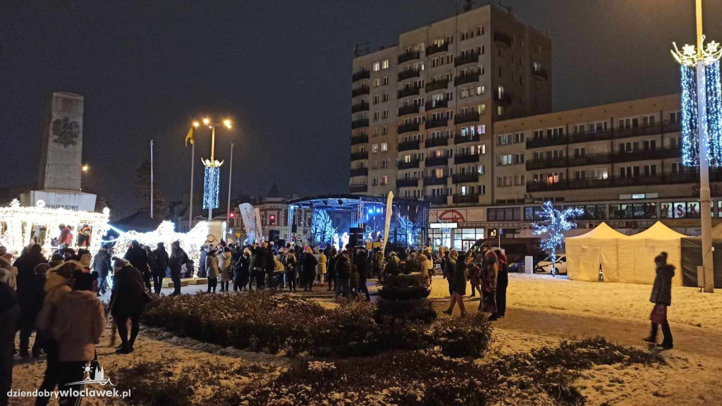 We Włocławku rozbłyska świąteczna iluminacja