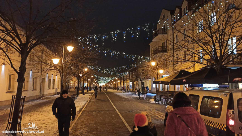 We Włocławku rozbłyska świąteczna iluminacja