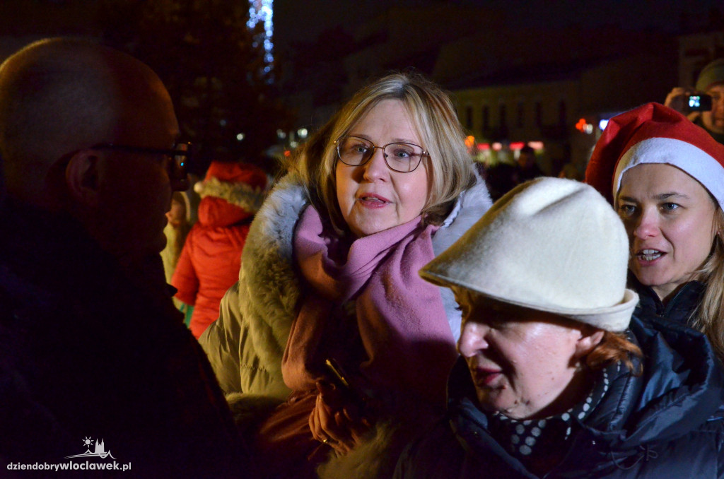 We Włocławku rozbłyska świąteczna iluminacja