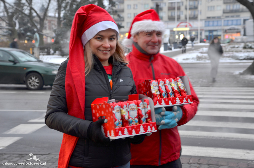 Radni Platformy rozdawali przechodniom Mikołaje