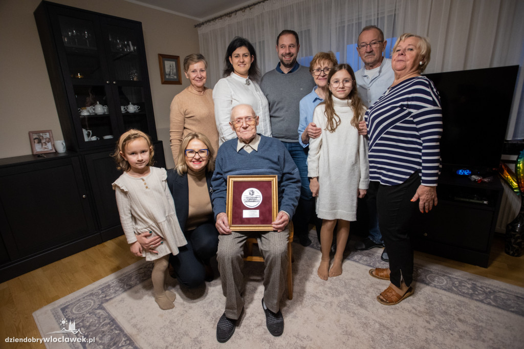 Medal dla stuletniego Aleksego Czerwińskiego