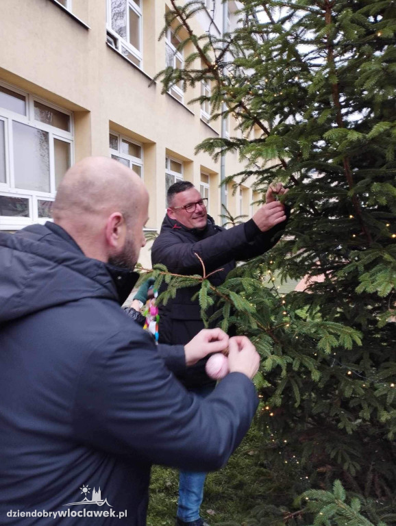 Ubieranie choinki w Szkole Podstawowej nr 3