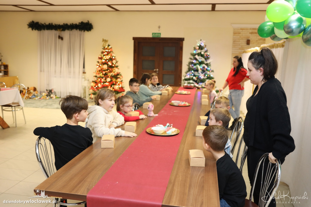 Dzieci dekorowały pierniki U Grażyny