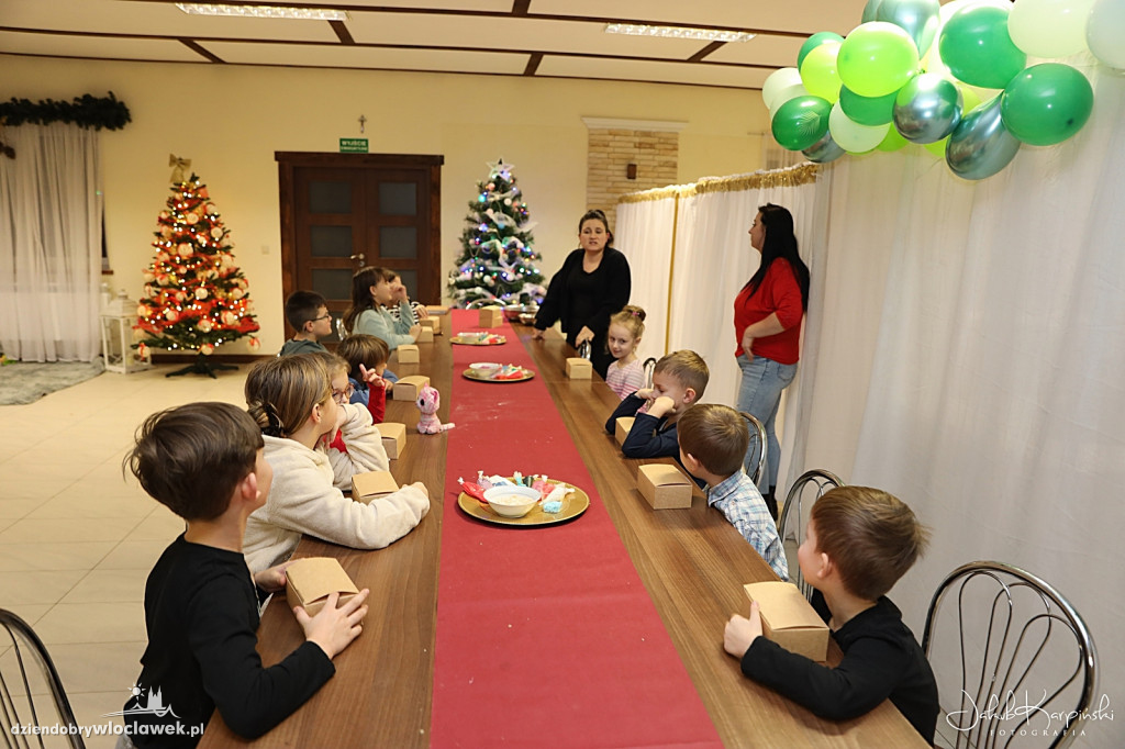 Dzieci dekorowały pierniki U Grażyny