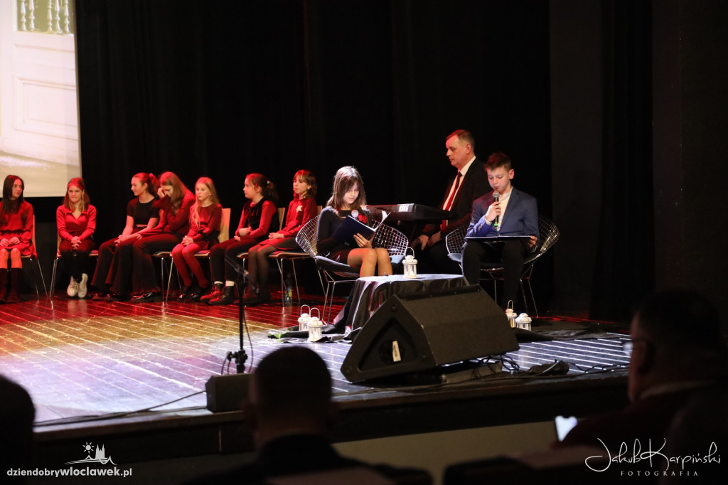 Koncert i kiermasz Bożonarodzeniowy w Wahadle