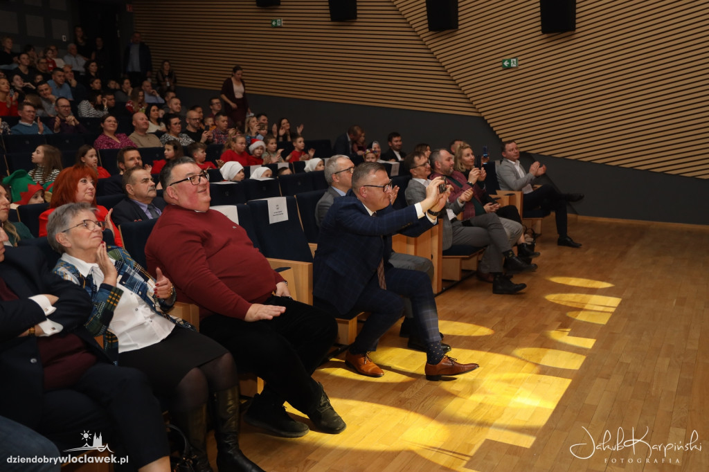 Koncert i kiermasz Bożonarodzeniowy w Wahadle