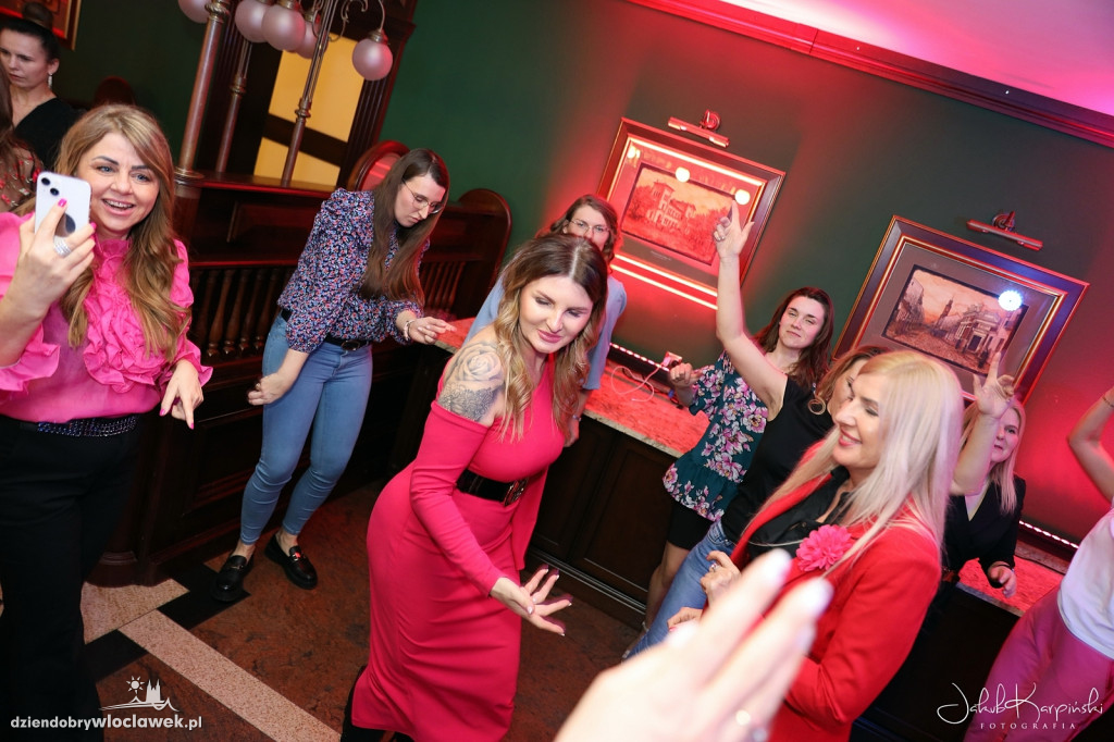 Pink Night tylko dla pań. Pub Pałacu Bursztynowego