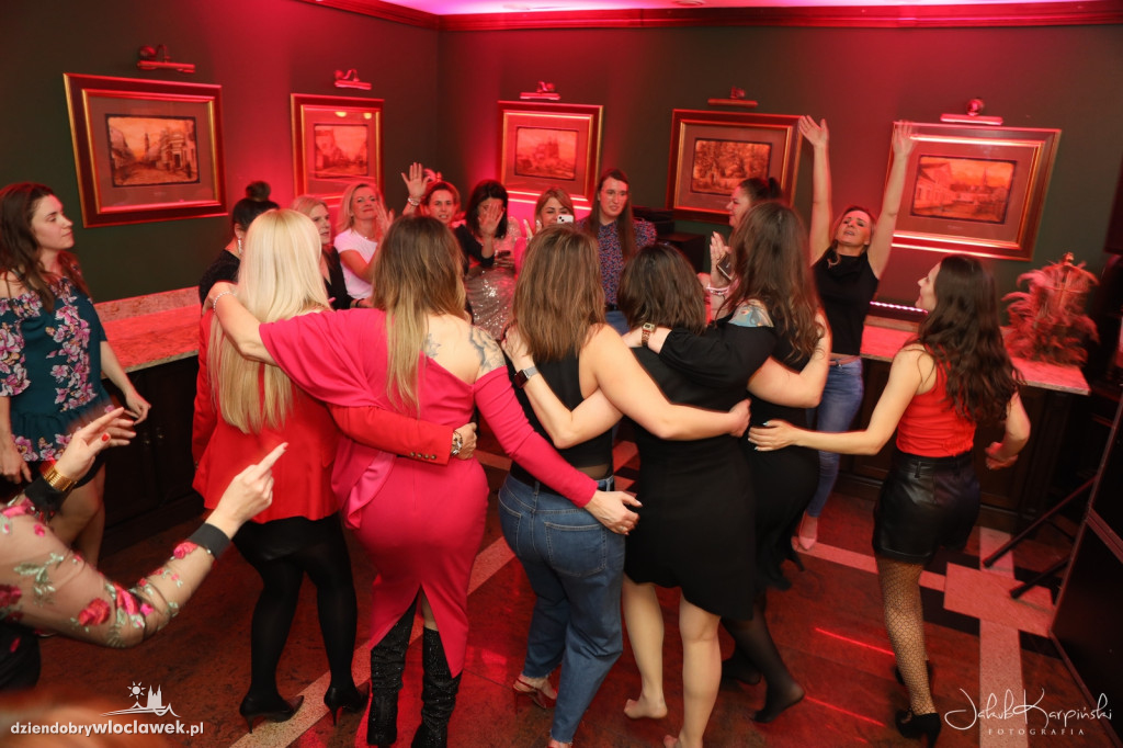 Pink Night tylko dla pań. Pub Pałacu Bursztynowego