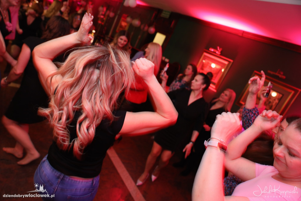Pink Night tylko dla pań. Pub Pałacu Bursztynowego