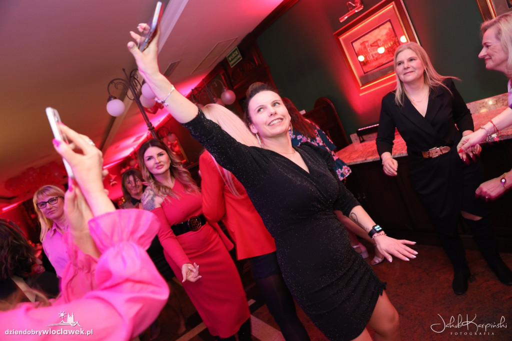 Pink Night tylko dla pań. Pub Pałacu Bursztynowego
