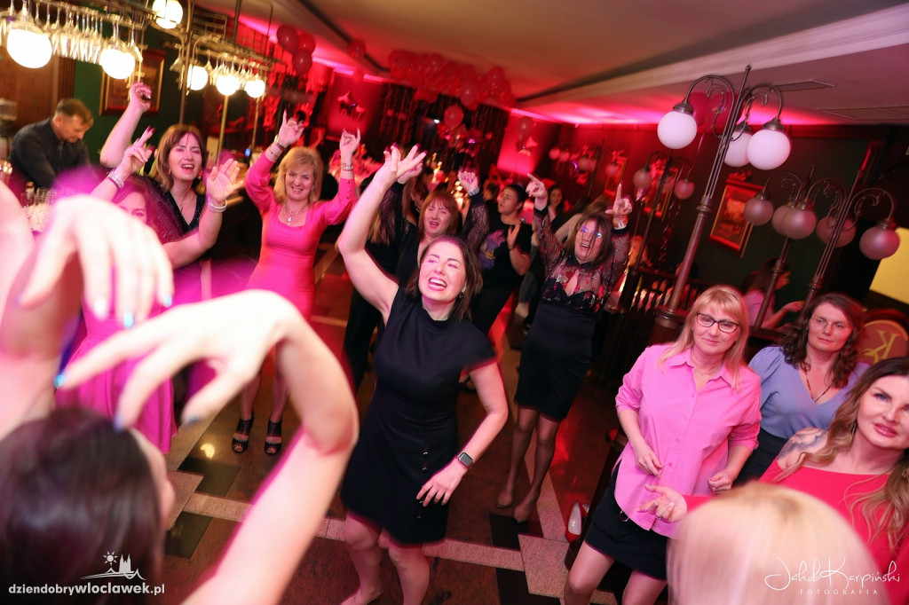 Pink Night tylko dla pań. Pub Pałacu Bursztynowego