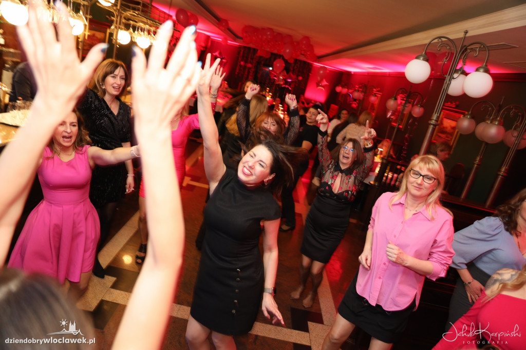 Pink Night tylko dla pań. Pub Pałacu Bursztynowego