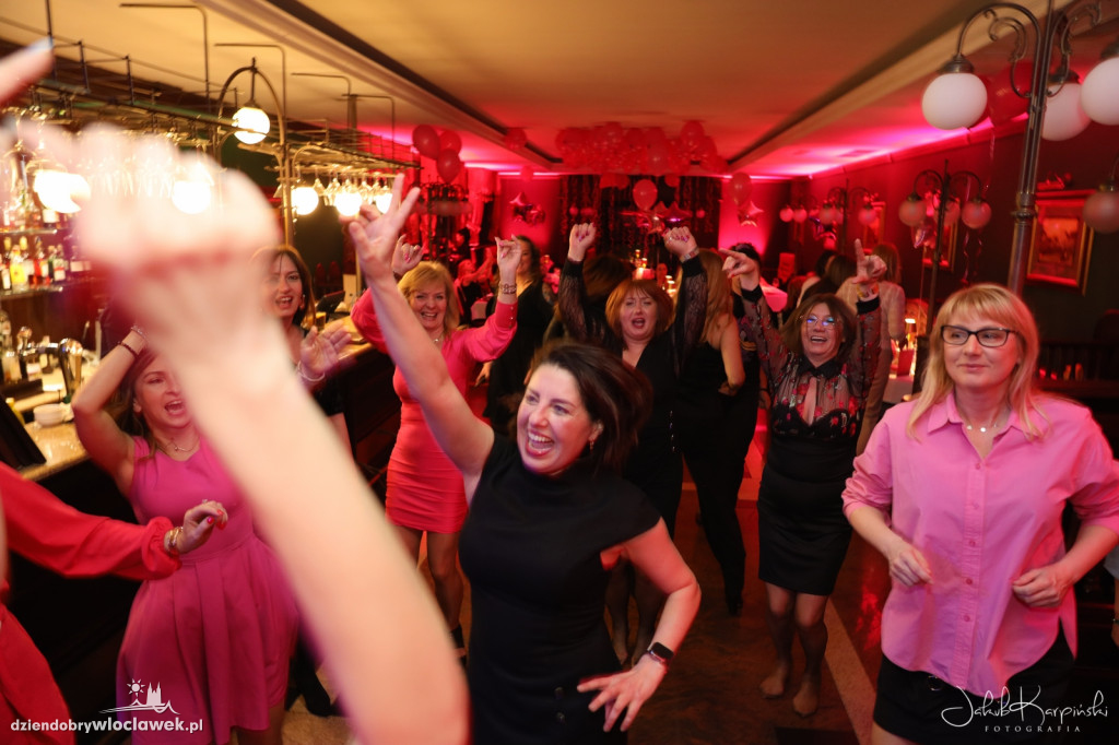 Pink Night tylko dla pań. Pub Pałacu Bursztynowego