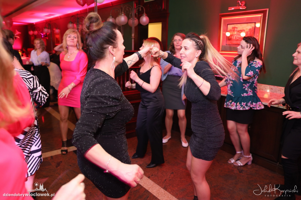 Pink Night tylko dla pań. Pub Pałacu Bursztynowego