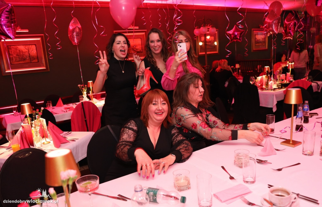 Pink Night tylko dla pań. Pub Pałacu Bursztynowego