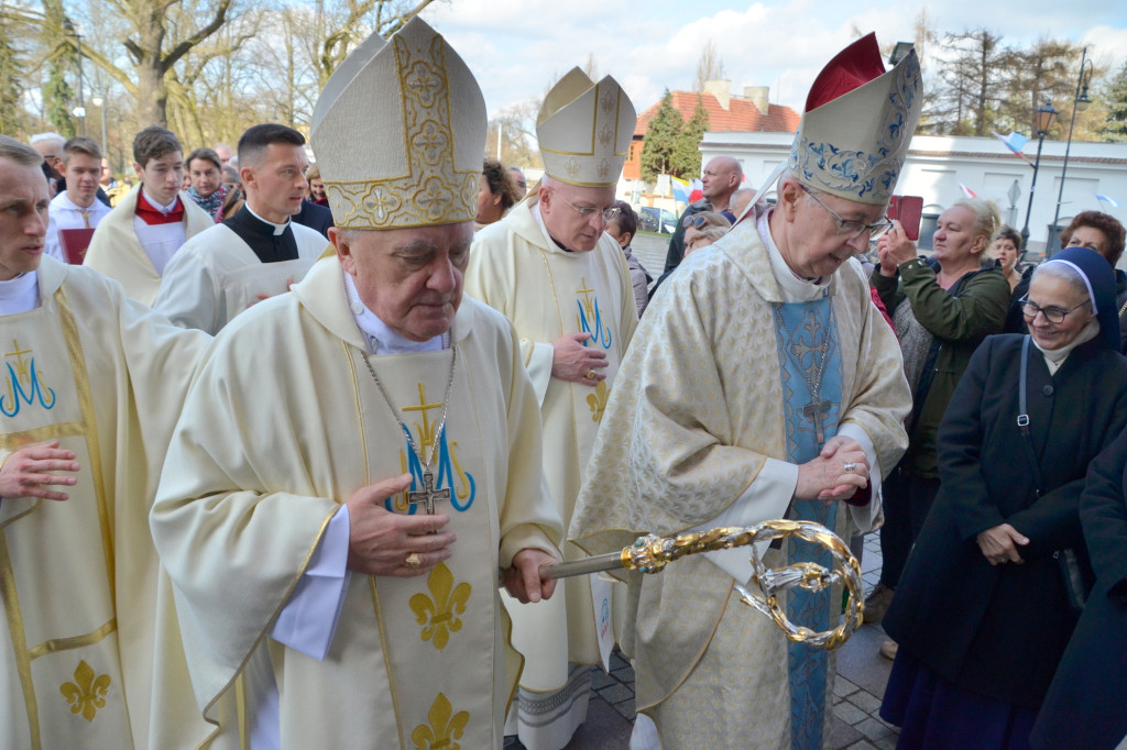 Prymas Polak i kardynał Nycz w katedrze