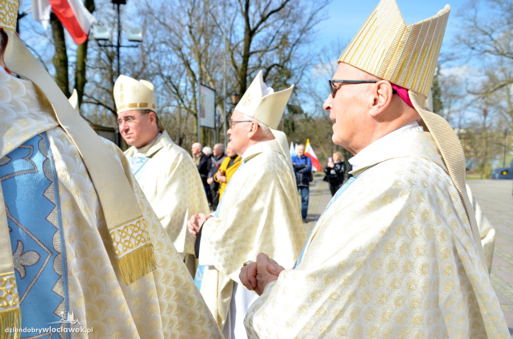 Prymas Polak i kardynał Nycz w katedrze